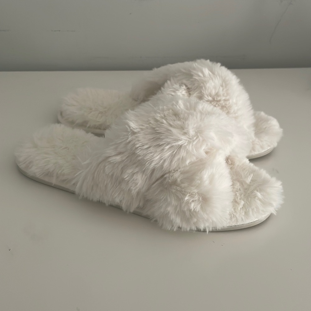 Womens White Fluffy Slides